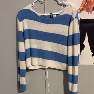 Divided H&M Pullover Sweater Size Medium Cozy Blue and White Striped Cropped Top
